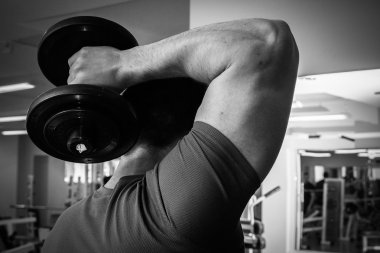 adam dumbbell ile eğitim