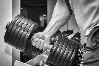 adam dumbbell ile eğitim