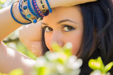 Bahar arka planda kadın