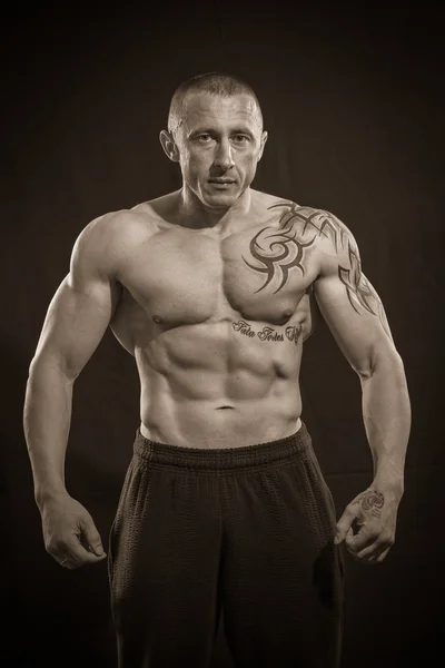 Muscle man with tattoos — Stock Photo, Image