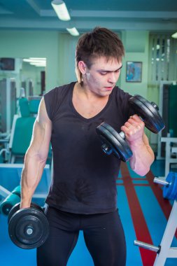 adam dumbbells ile eğitim