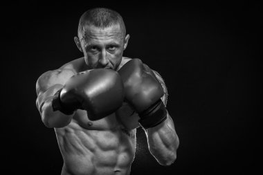adam dövme boks ile