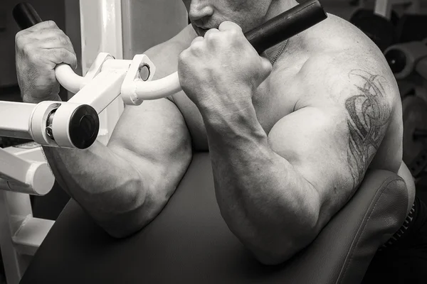 Man  in tattoo  in the gym — Stock Photo, Image