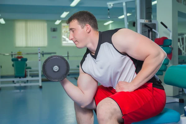 Allenamento uomo con manubrio — Foto Stock