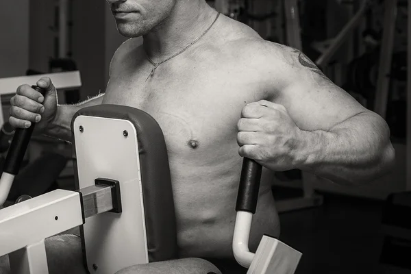 Man in the gym — Stock Photo, Image