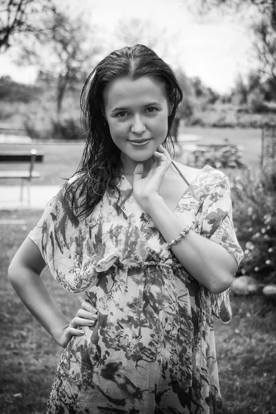 Pretty brunette in the garden — Stock Photo, Image