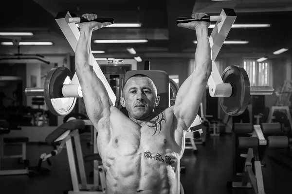 Man in the gym — Stock Photo, Image