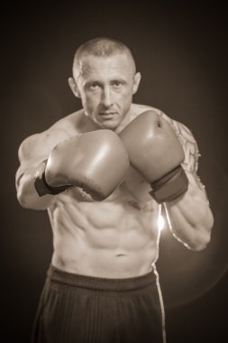 adam dövme boks ile