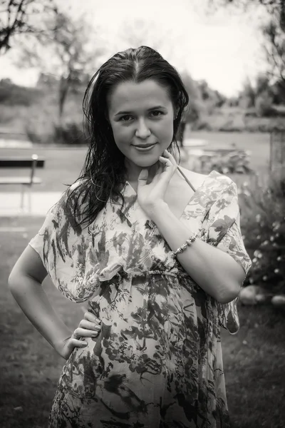 Pretty brunette in the garden — Stock Photo, Image