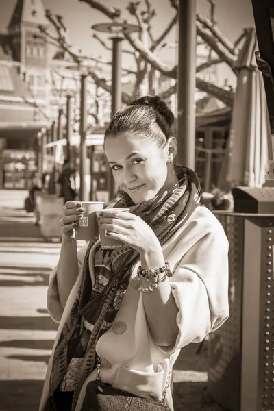 Girl in city — Stock Photo, Image