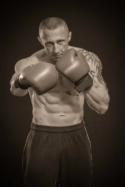 Man with tattoo boxing — Stock Photo, Image