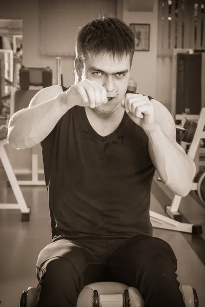 Man in the gym — Stock Photo, Image