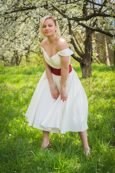 Blonde on the nature — Stock Photo, Image