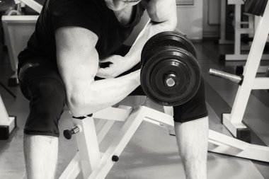 adam dumbbells ile