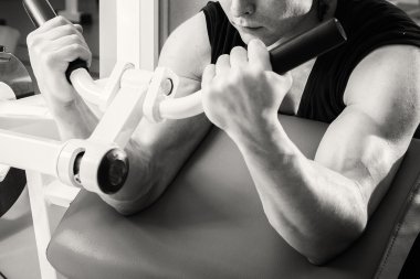Spor salonundaki adam..