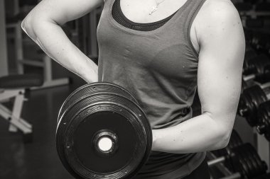 barbell ile kadın uygulama