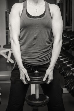 barbell ile kadın uygulama