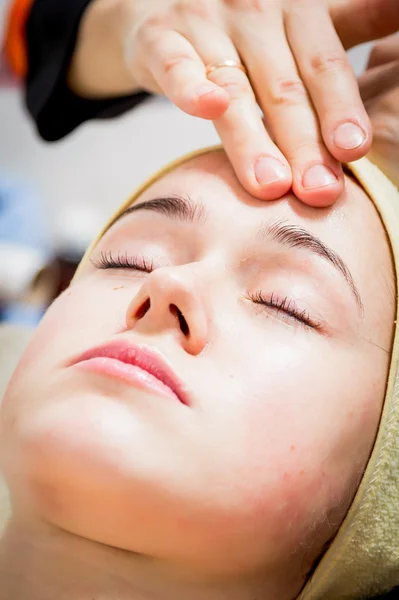 Facial cosmetology treatment — Stock Photo, Image