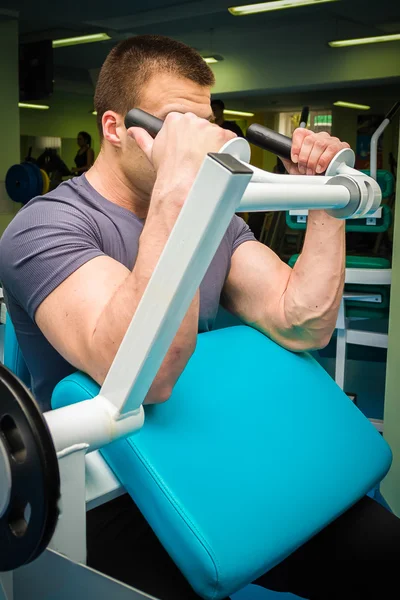 Man in the gym — Stock Photo, Image