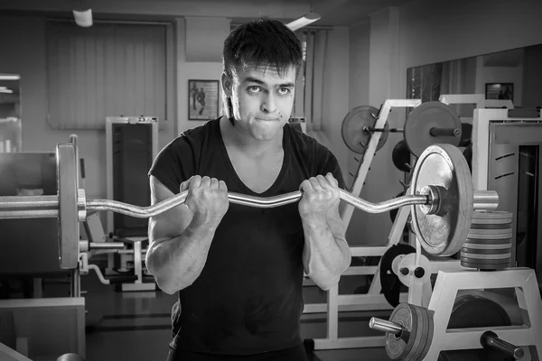 Man doing the rise of the bar for biceps. — Stock Photo, Image