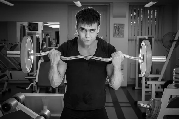 Man doing the rise of the bar for biceps. — Stock Photo, Image