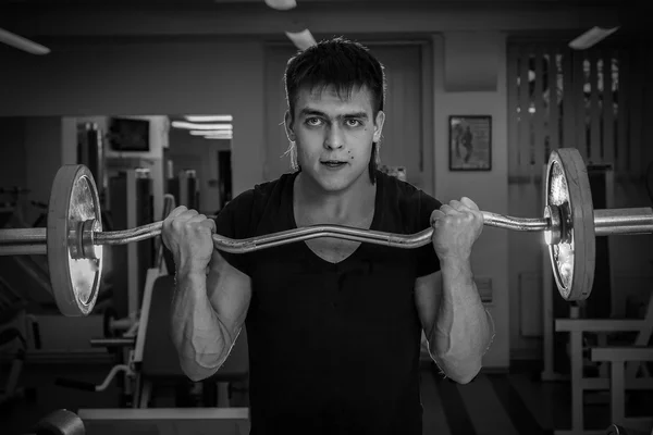 Man doing the rise of the bar for biceps. — Stock Photo, Image