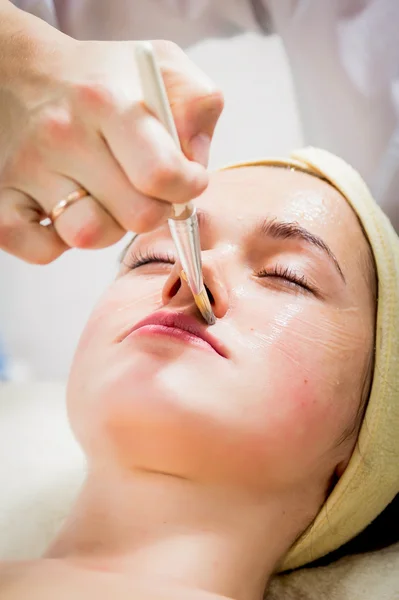 Facial treatment — Stock Photo, Image