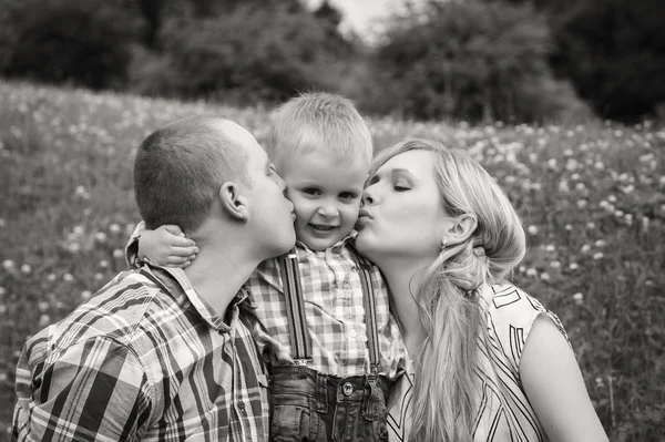 Happy family outdoor — Stock Photo, Image