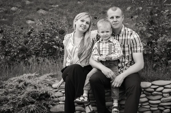 Familie in het park — Stockfoto