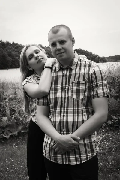 Happy couple on the nature — Stock Photo, Image