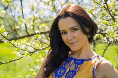 Bahar arka planda kadın