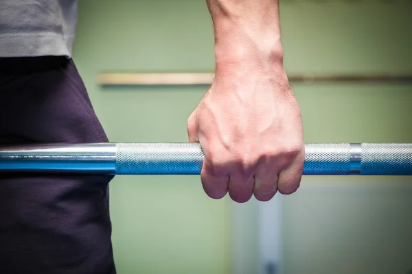 Hand holding barbell — Stock Photo, Image