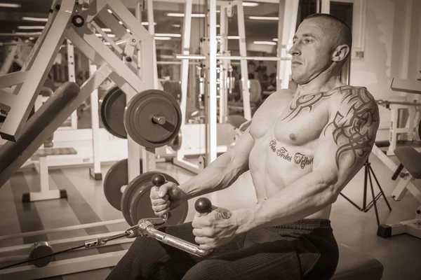 Man in tattoo in the gym — Stock Photo, Image