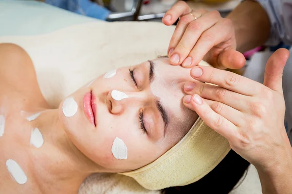 Facial treatment — Stock Photo, Image