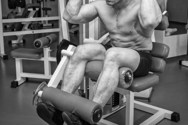 Spor salonundaki adam.