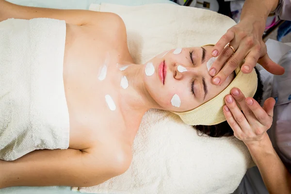 Facial treatment — Stock Photo, Image