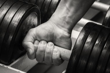 adam içinde jimnastik salonu