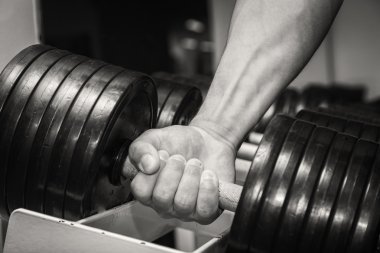 adam içinde jimnastik salonu