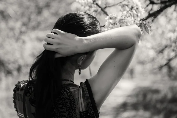 Girl near a flowering tree — Stock Photo, Image