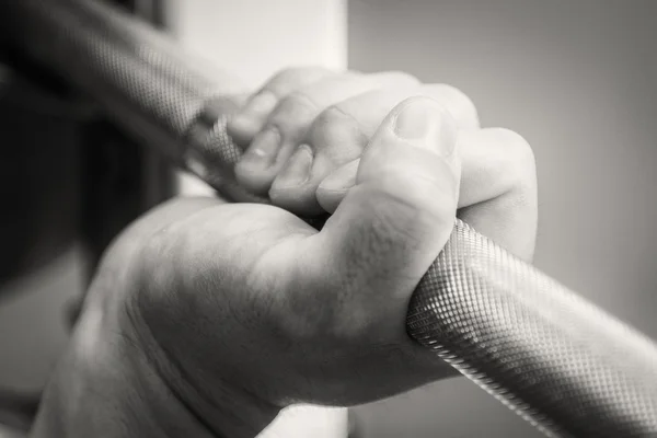 Hand holding barbell — Stock Photo, Image