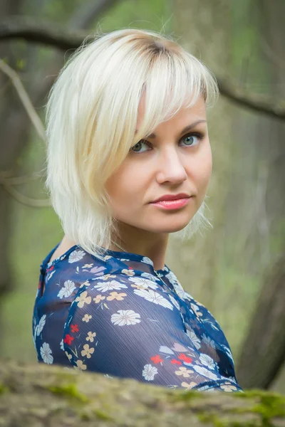 Woman in forest — Stock Photo, Image