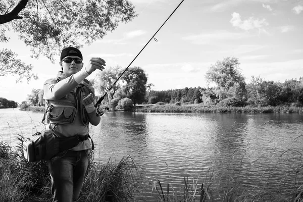 Hombre pescando — Foto de Stock