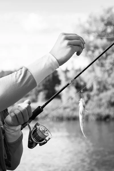 Man vissen op de rivier — Stockfoto