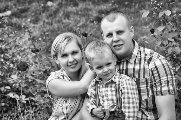 Familie im Park — Stockfoto