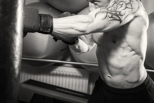Man with tattoo boxing — Stock Photo, Image