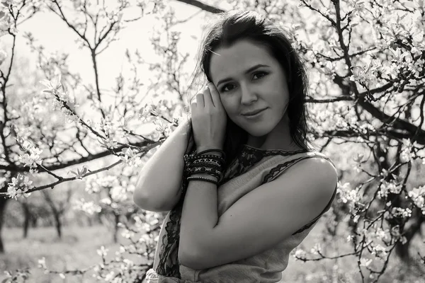 Woman in garden — Stock Photo, Image