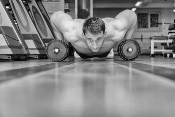 Man in the gym. — Stock Photo, Image