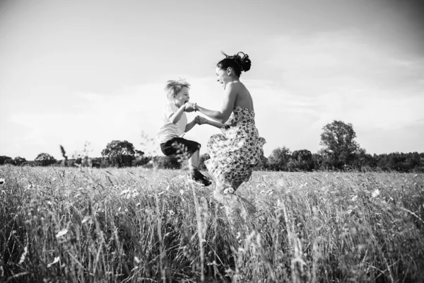 Madre e hijo —  Fotos de Stock