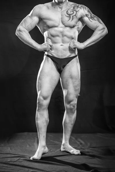 Bodybuilder avec tatouages — Photo