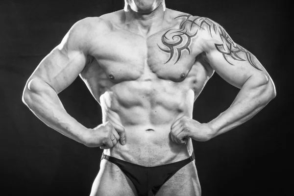 Dövmeler ile vücut geliştirmeci — Stok fotoğraf